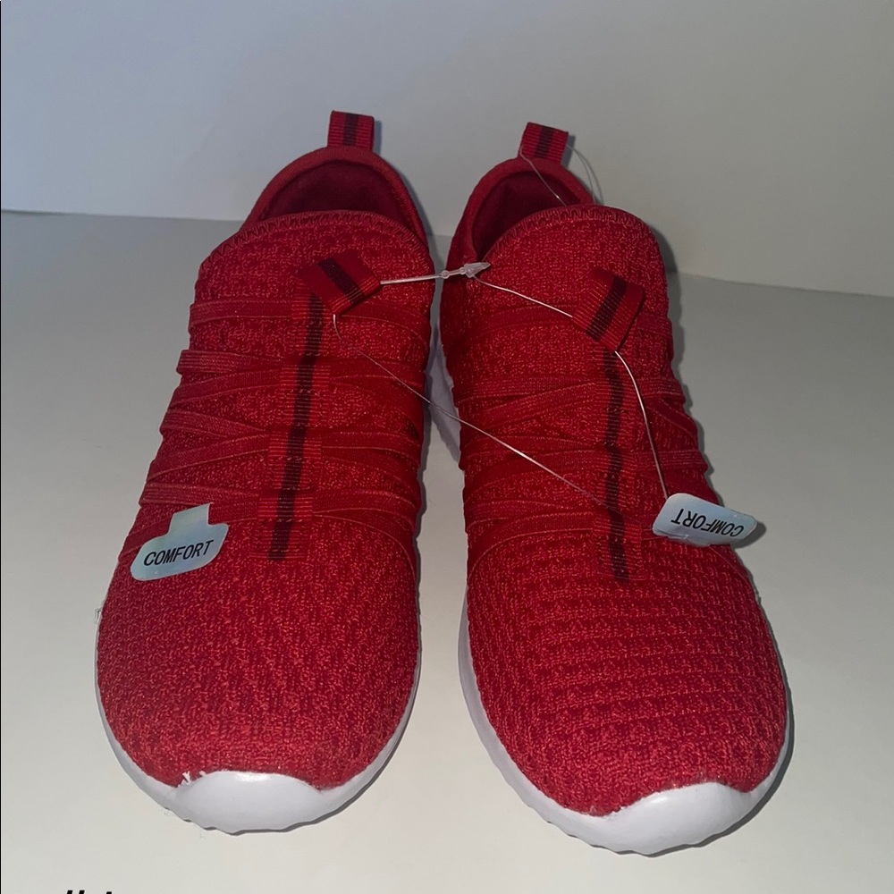 Really nice and comfortable red tennis shoes